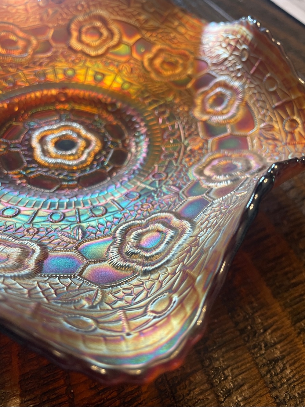 Vintage Fenton Carnival Glass bowl in the "Captive Rose" pattern - Picture 2 of 7